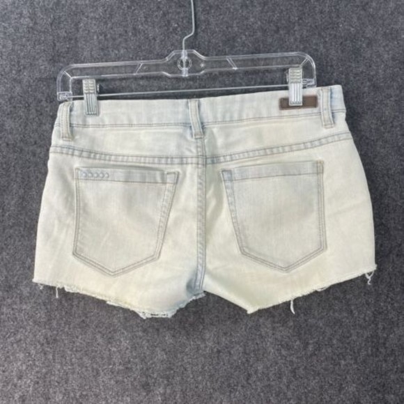 BlankNYC Shorts Women’s 26 Light Wash Raw Hem Distressed Cut Off Denim - Picture 3 of 8